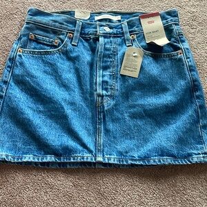 Levi’s Mid Rise Icon denim skirt size 26 new